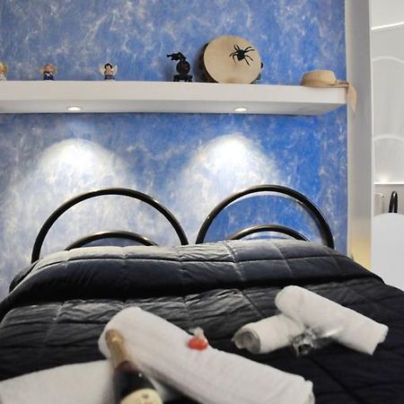 Lo Specchio Del Salento Bed & Breakfast Лече Екстериор снимка