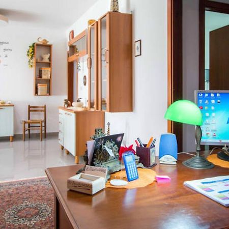 Lo Specchio Del Salento Bed & Breakfast Лече Екстериор снимка