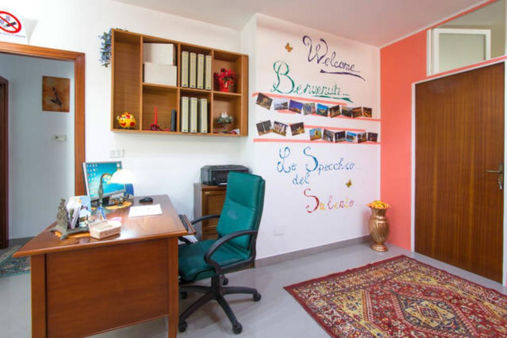 Lo Specchio Del Salento Bed & Breakfast Лече Екстериор снимка