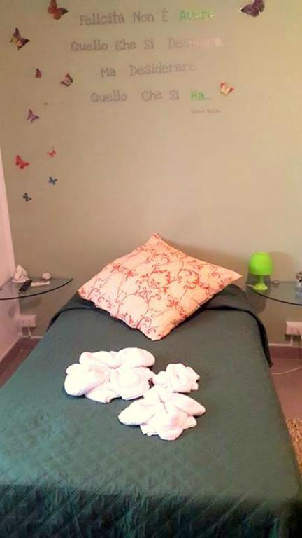 Lo Specchio Del Salento Bed & Breakfast Лече Стая снимка