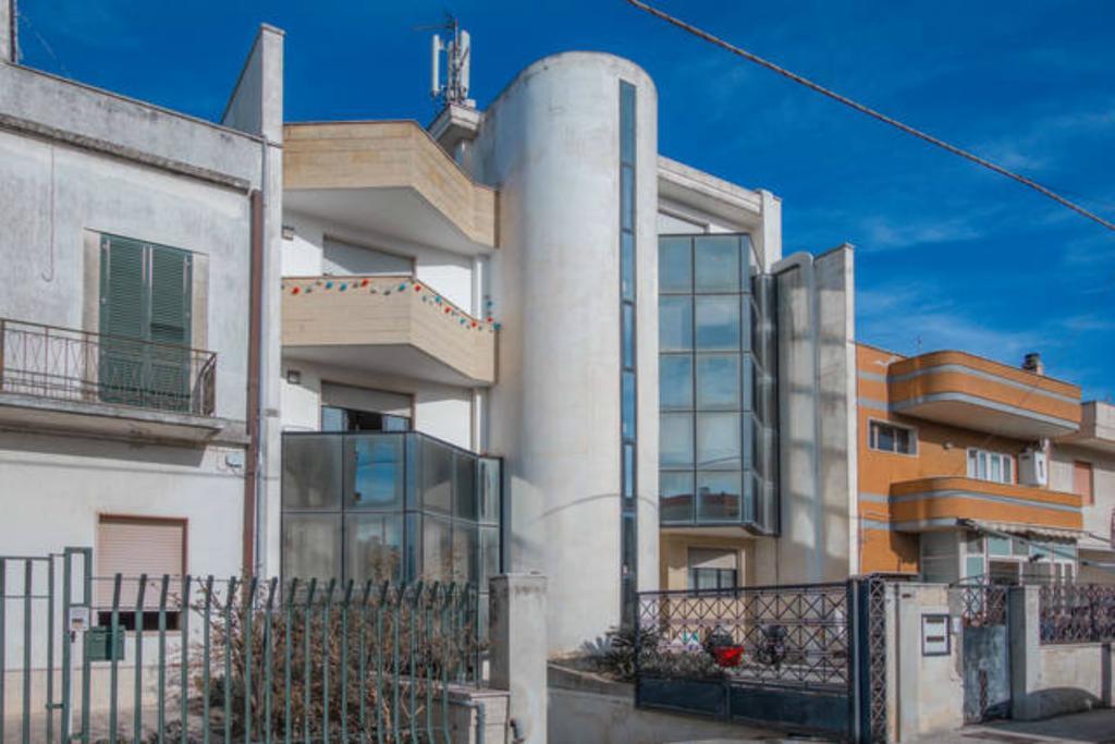 Lo Specchio Del Salento Bed & Breakfast Лече Екстериор снимка