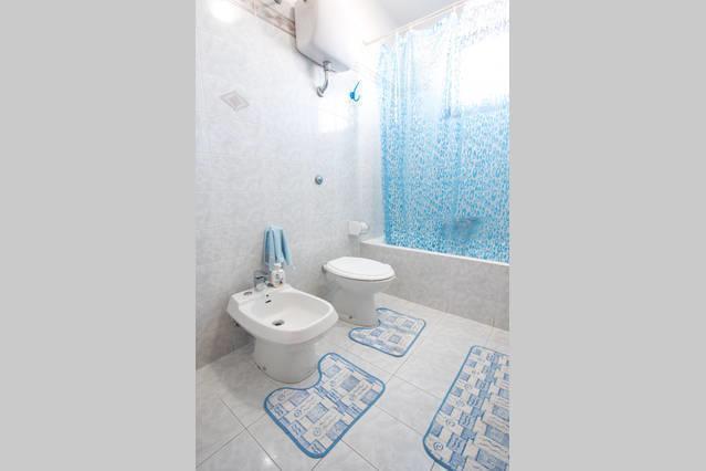Lo Specchio Del Salento Bed & Breakfast Лече Екстериор снимка