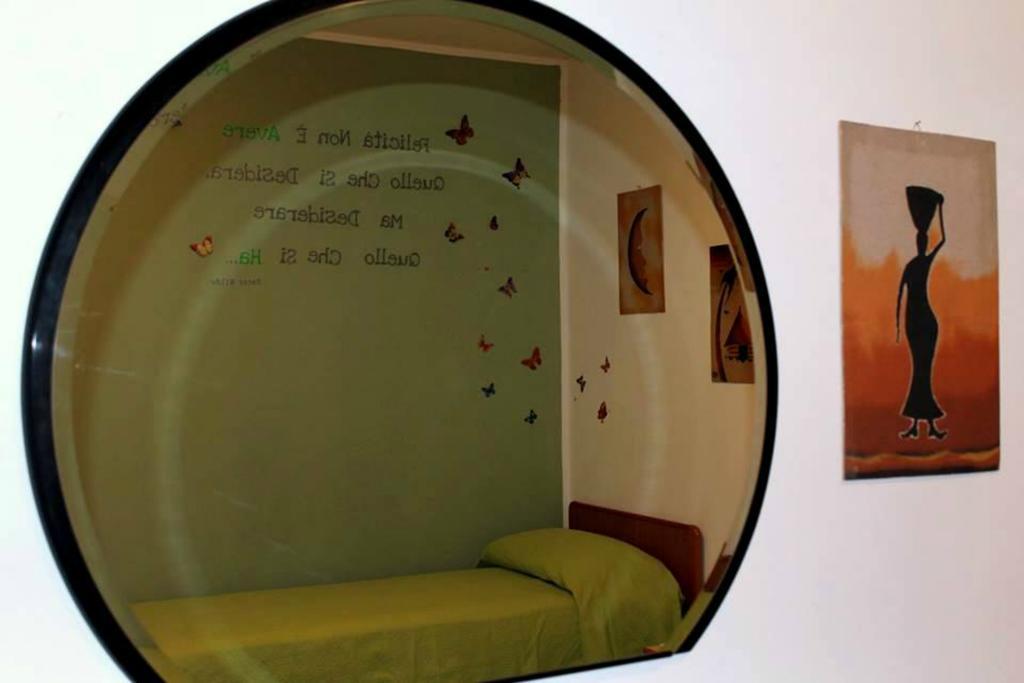 Lo Specchio Del Salento Bed & Breakfast Лече Стая снимка