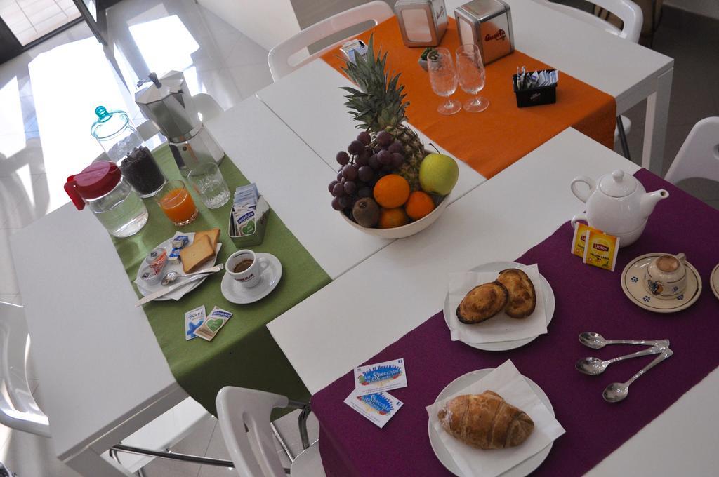 Lo Specchio Del Salento Bed & Breakfast Лече Екстериор снимка