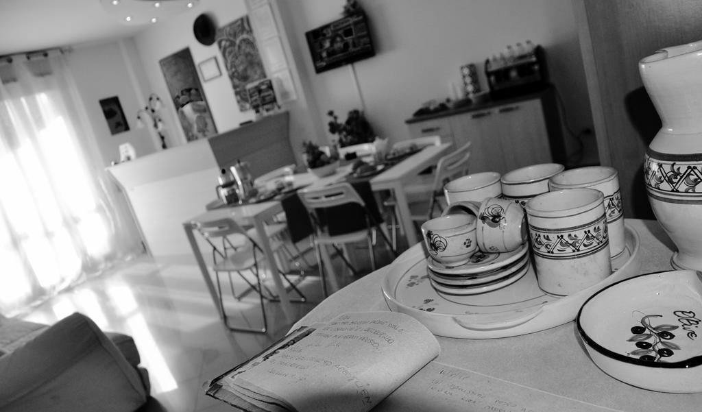 Lo Specchio Del Salento Bed & Breakfast Лече Екстериор снимка