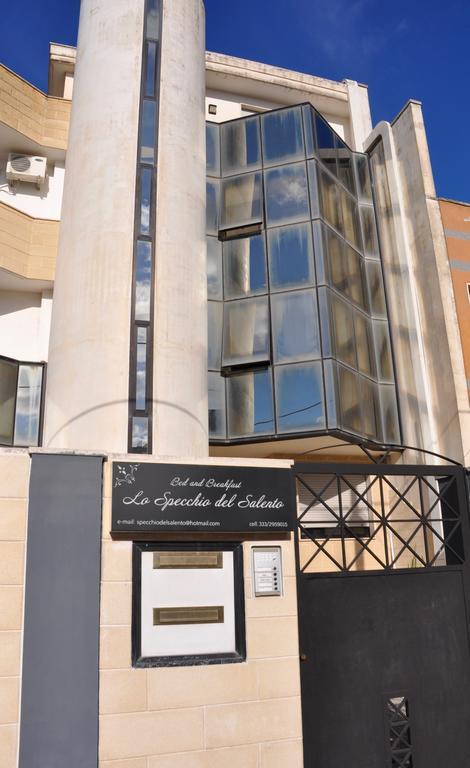Lo Specchio Del Salento Bed & Breakfast Лече Екстериор снимка