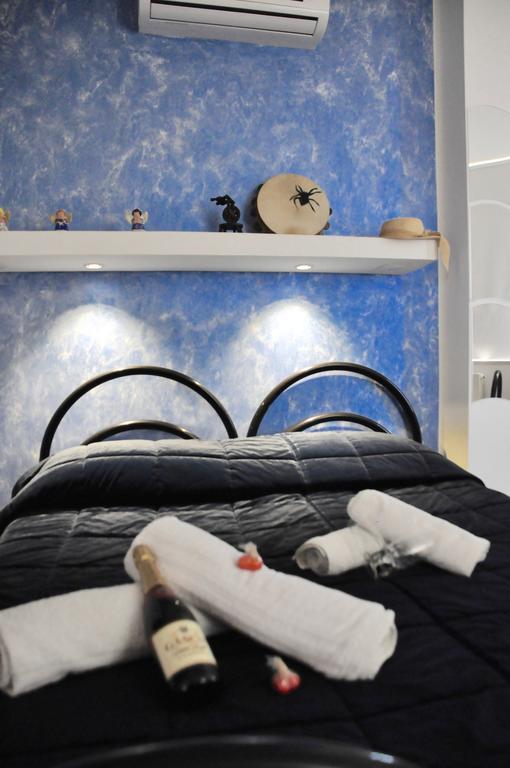 Lo Specchio Del Salento Bed & Breakfast Лече Екстериор снимка