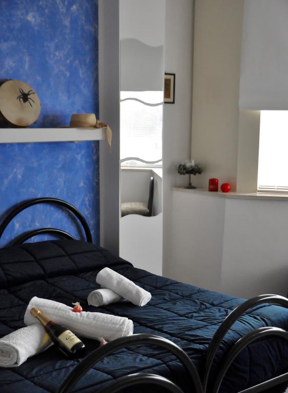 Lo Specchio Del Salento Bed & Breakfast Лече Екстериор снимка