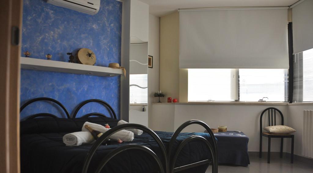 Lo Specchio Del Salento Bed & Breakfast Лече Екстериор снимка