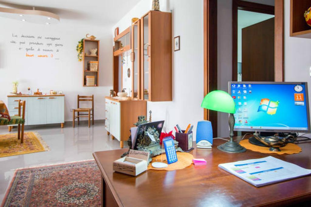 Lo Specchio Del Salento Bed & Breakfast Лече Екстериор снимка
