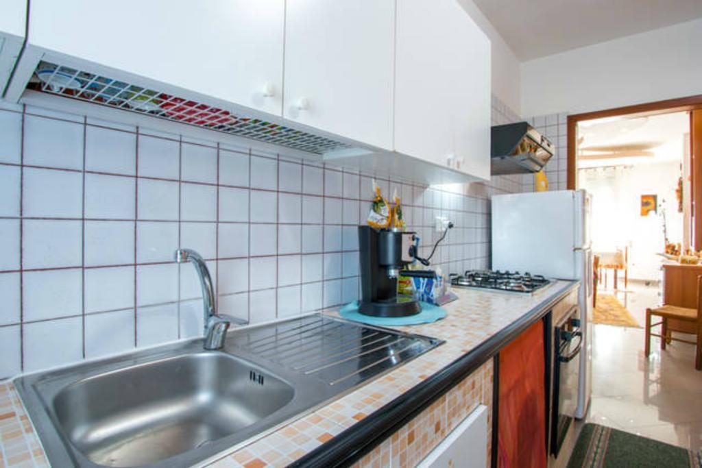 Lo Specchio Del Salento Bed & Breakfast Лече Екстериор снимка
