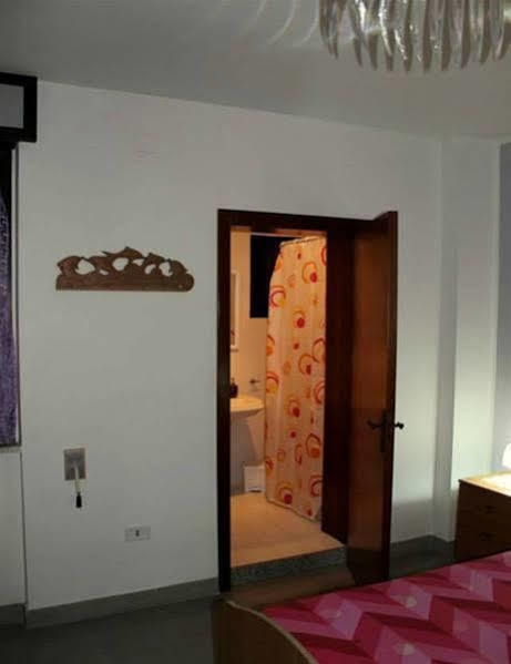 Lo Specchio Del Salento Bed & Breakfast Лече Екстериор снимка