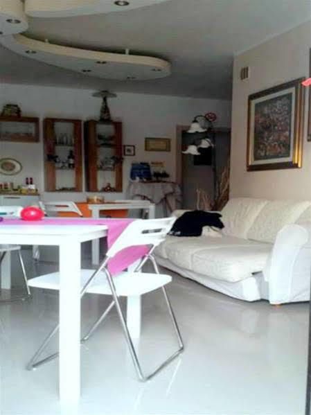 Lo Specchio Del Salento Bed & Breakfast Лече Екстериор снимка